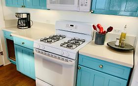 Pershing Place: Historic Home With Heated Spa/Pool By Zoo, Pearl, Golf, Witte